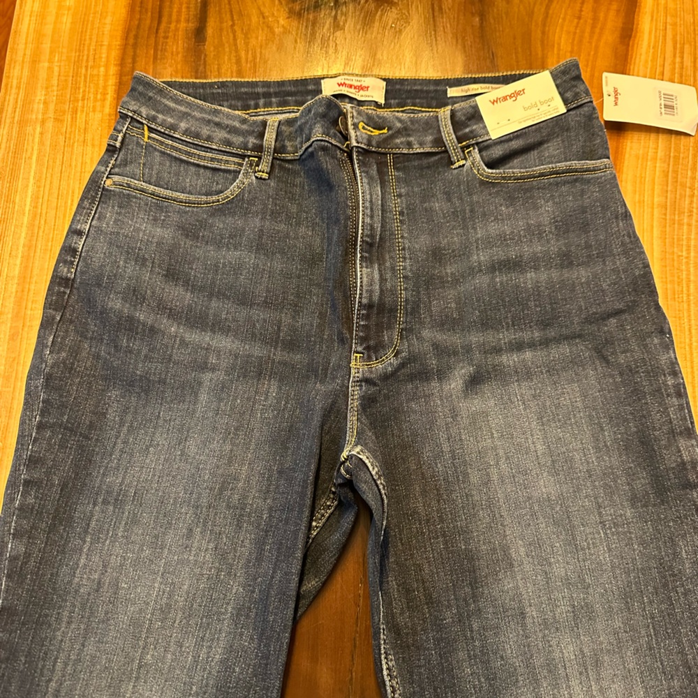 Women’s wrangler high rise boot cut
